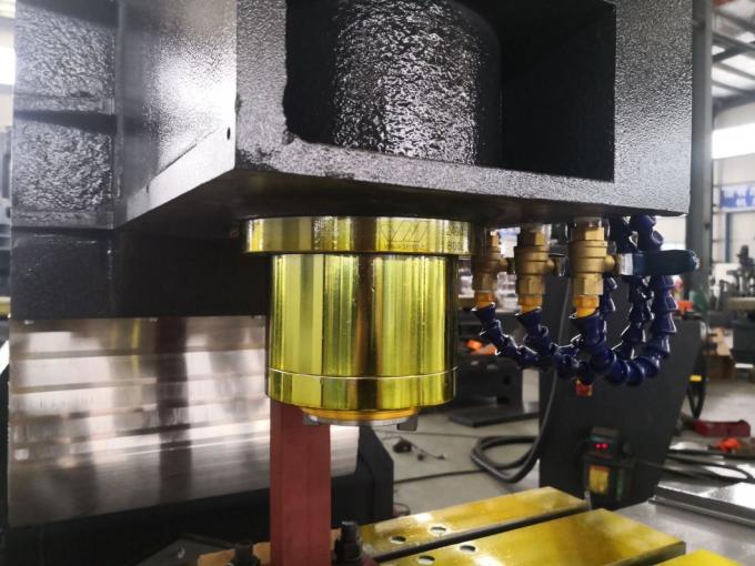 avec le centre de fraisage et de forage de commande numérique par ordinateur de métallurgie de système de Siemens808d
