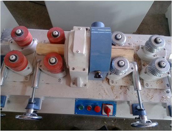 Travail du bois de machine de barre ronde de poignée de pelle pour la machine cylindrique
