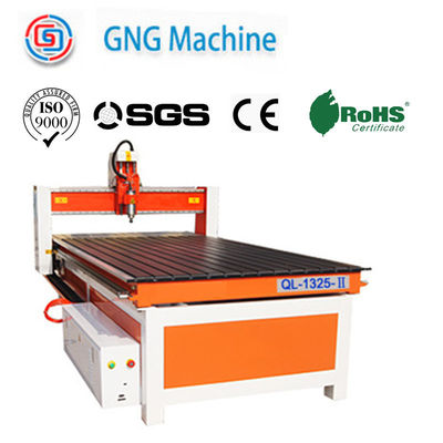 L'axe au-dessus de la machine 220V de routeur de commande numérique par ordinateur a adapté le graveur aux besoins du client Machine de commande numérique par ordinateur de couleur