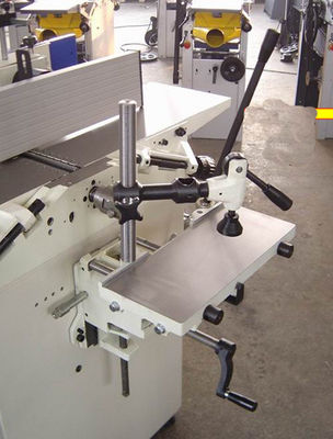 Le cadre a vu que la machine en bois 1100W de Planer a adapté le bois aux besoins du client commercial Planer