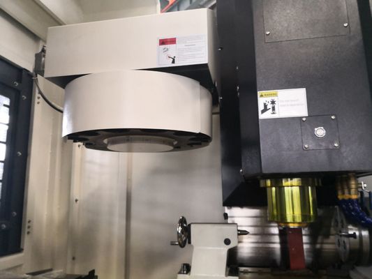 la fraiseuse en métal de la commande numérique par ordinateur 380V avec le pied capitonne le centre d'usinage de commande numérique par ordinateur