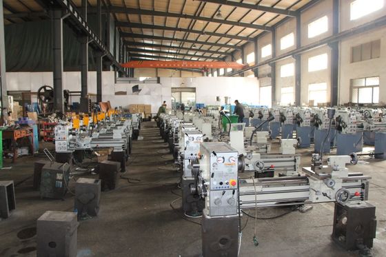 Machine horizontale de filetage de tuyauterie en métal d'aspérité de tour de la commande numérique par ordinateur QL1320