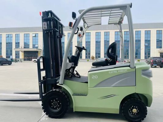Projet de construction entrepôt et transport chariot élévateur électrique